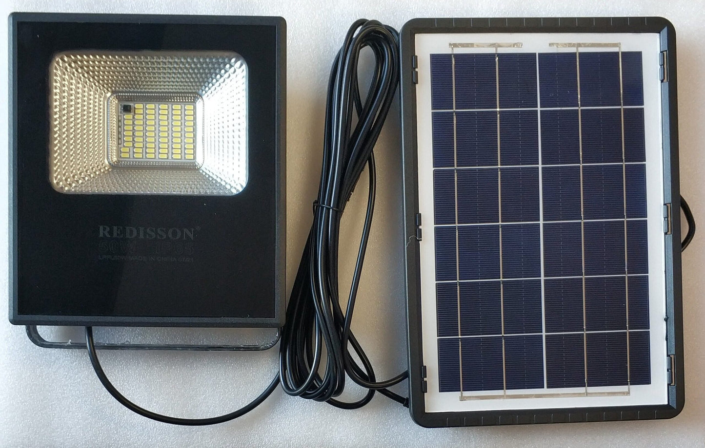 Redisson 50Watt SOLAR Outdoor LED Flood Light – Powerful and Energy-Efficient Lighting for Outdoor Spaces - Electromann SA