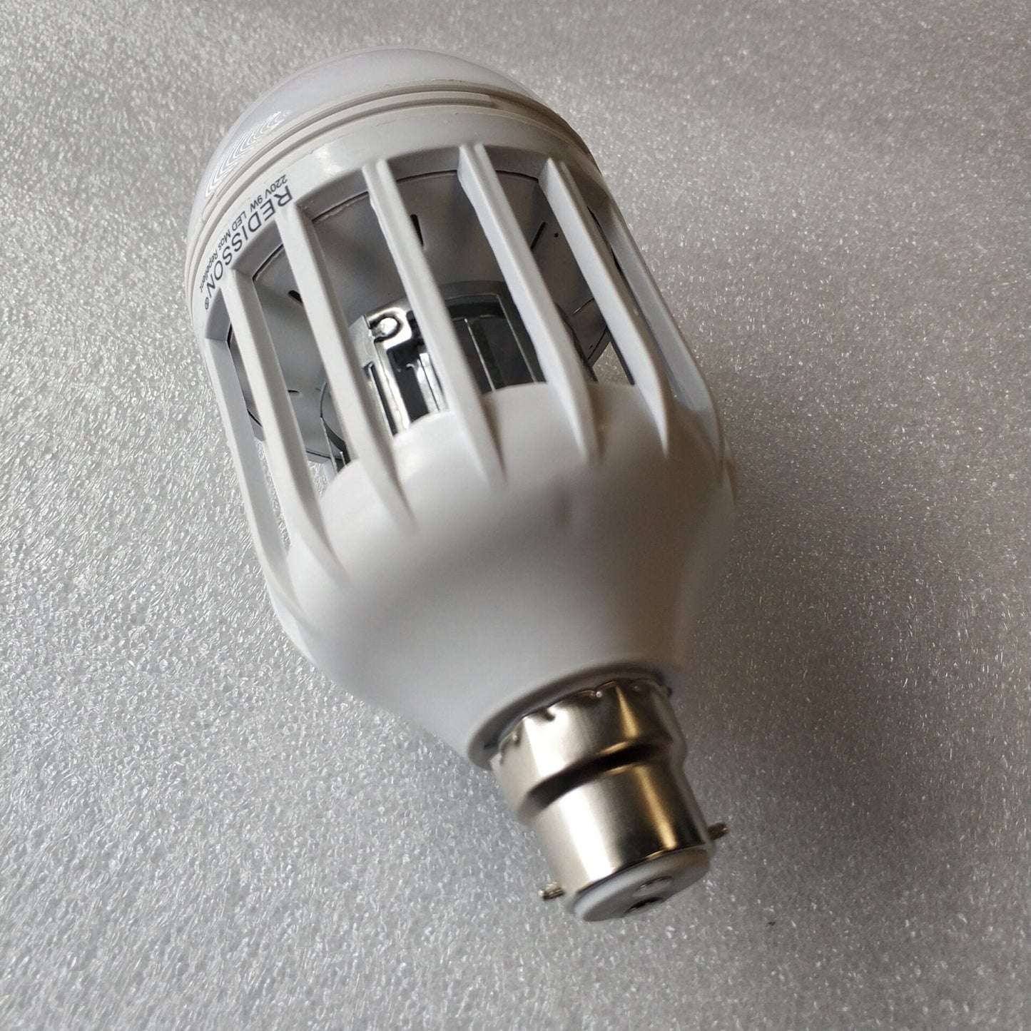 Redisson 9 watt B22 Mosquito Terminator Led lamp - Effective Mosquito Control Solution - Electromann SA