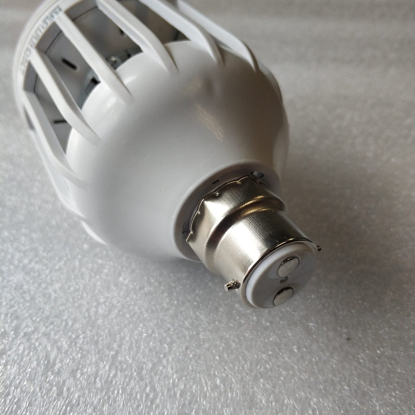 Redisson 9 watt B22 Mosquito Terminator Led lamp - Effective Mosquito Control Solution - Electromann SA
