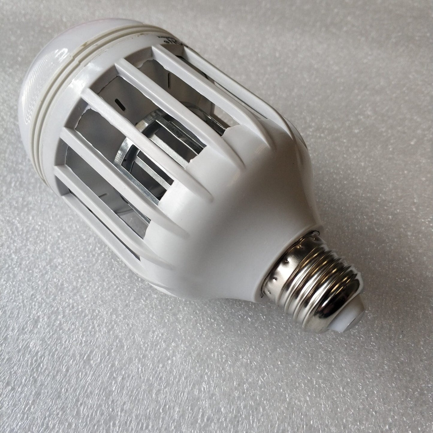 Redisson 9 watt E27 Mosquito Terminator Led lamp - Electromann SA
