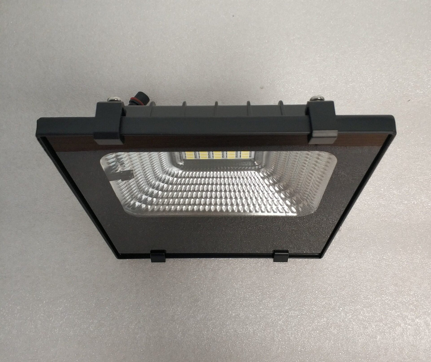 Ausma 20Watt *High Quality* SOLAR Outdoor LED Flood Light - Electromann SA