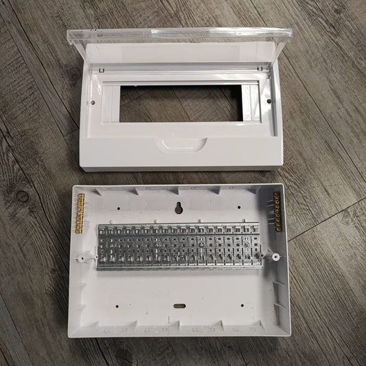 Efficient and Compact AUSMA 14-18way Surface Mount Mini Rail Distribution Board - Electromann SA