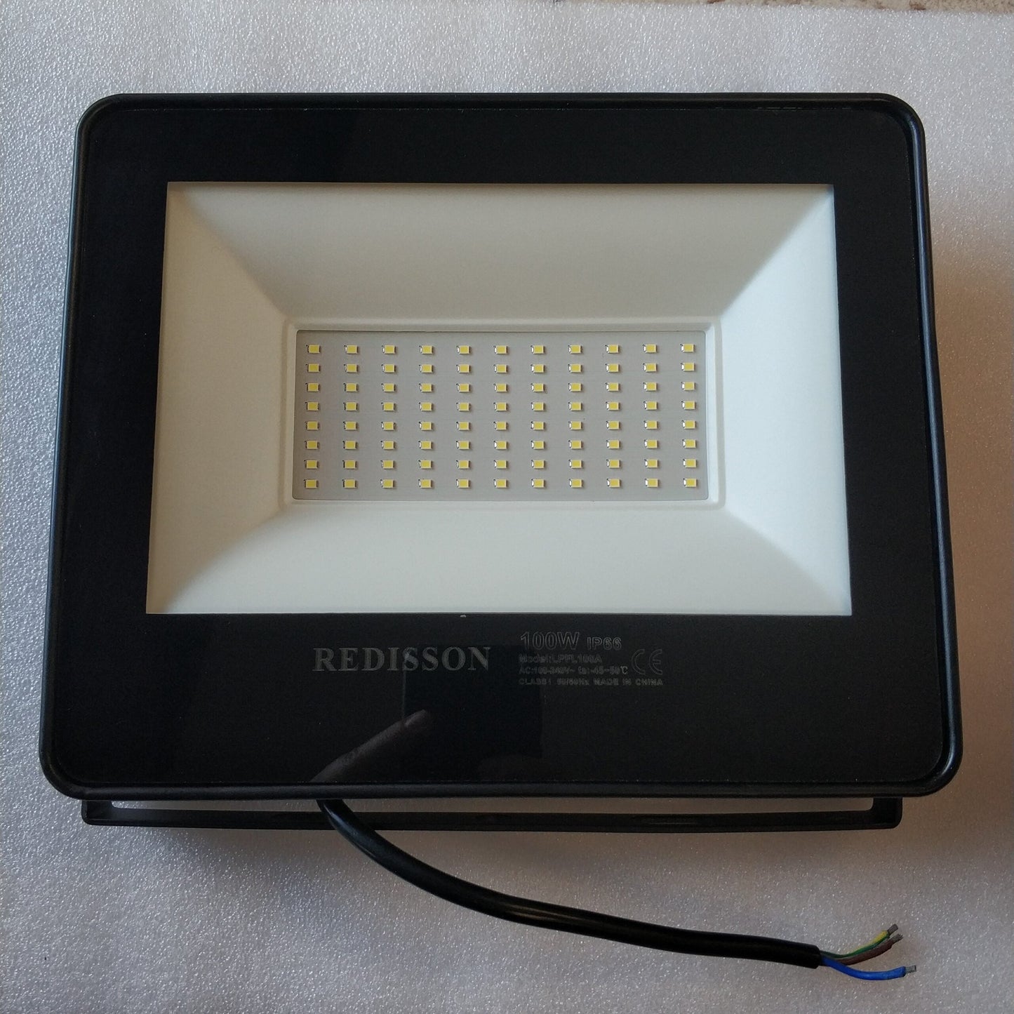 Redisson 200Watt 220v AC Outdoor LED Flood Light - High-Performance Illumination for Outdoor Spaces - Electromann SA