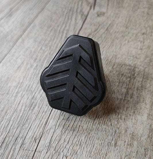 REDISSON M-10C 16A 220v 3Pin Plug Top - Electromann SA