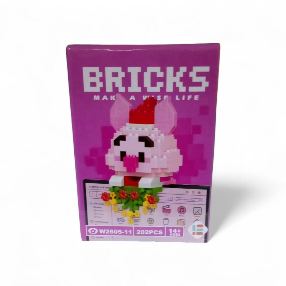 ET Constructable Bricks cartoon character set featuring a Piglet figure, perfect for creative building and imaginative play.