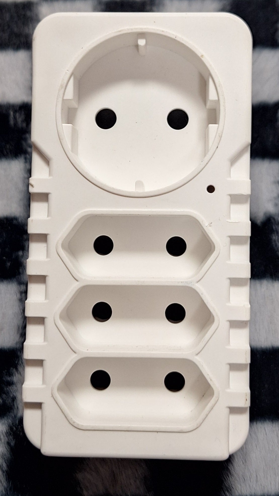 Adapter Plug 4 Way- 2Pin Round & 2Pin Euro 16Amps 250V - Little Tokyo SA