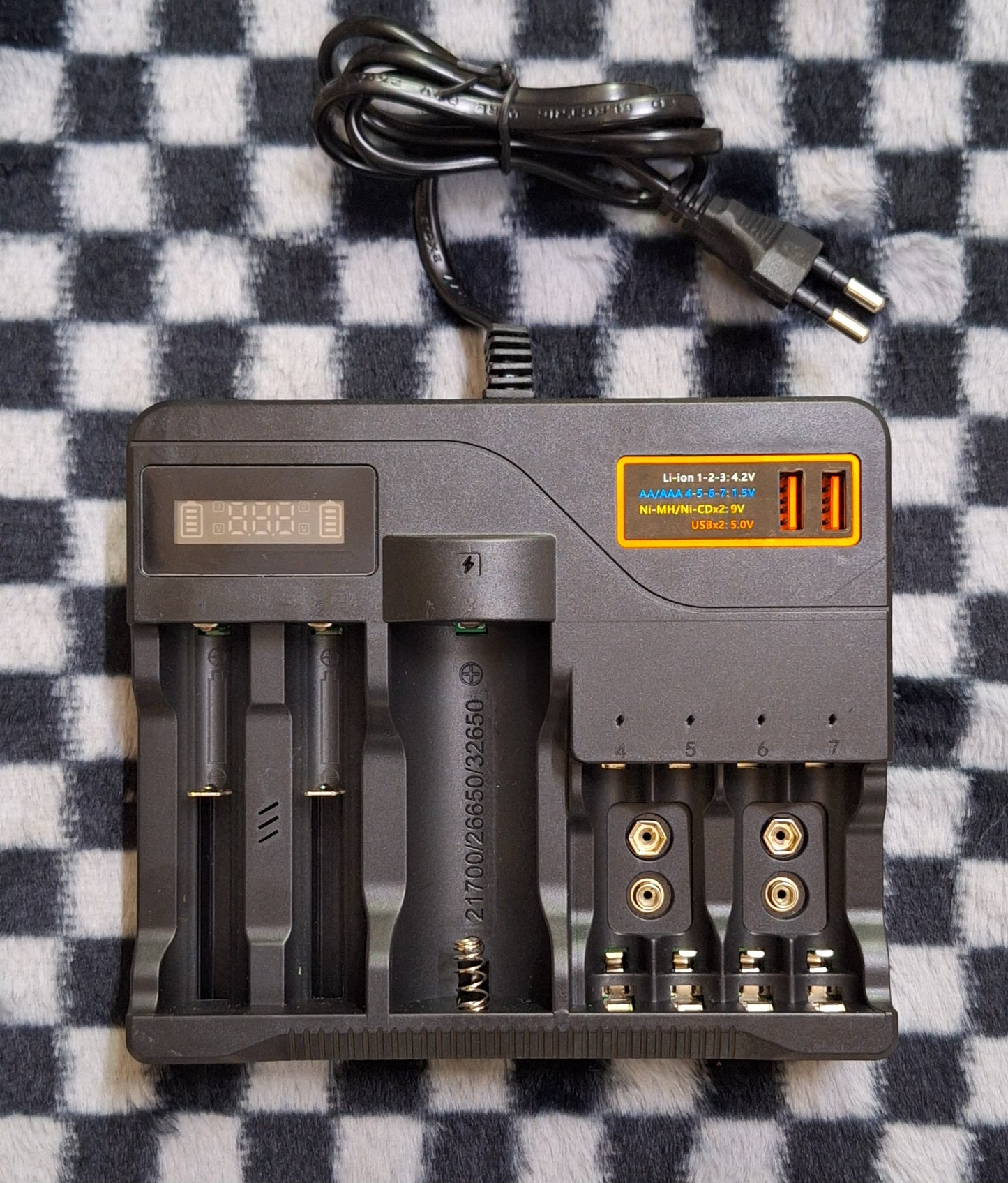 Li-ion:16340, 14500, 18650 21700, 26650, 32650
Ni-MH/Ni:AA/AAA.9V Battery Charger - Little Tokyo SA