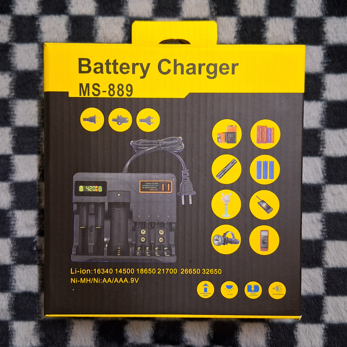 ET lithium-ion battery charger for 18650, 21700, 26650, 32650, and other rechargeable batteries, with multiple slot design.