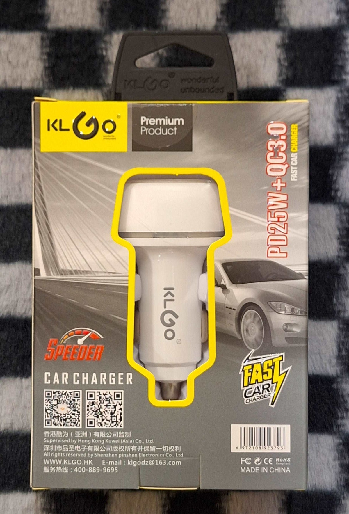 ET PD25W+QC3.0 Type-C USB mobile phone car charger plugged into a vehicle's cigarette lighter port.