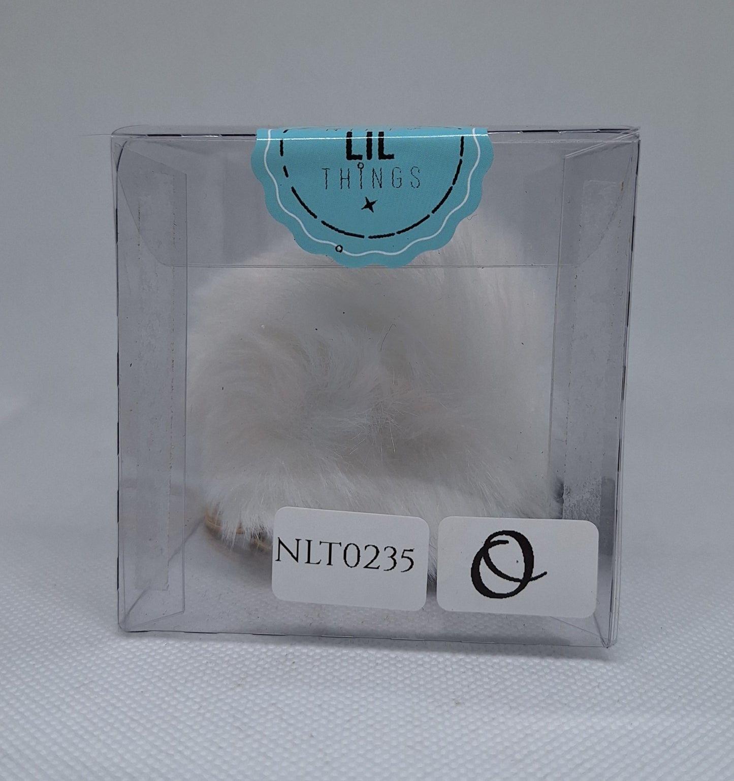 Custom Resin Letter Keychain With a White Pom Pom - O - Little Tokyo SA