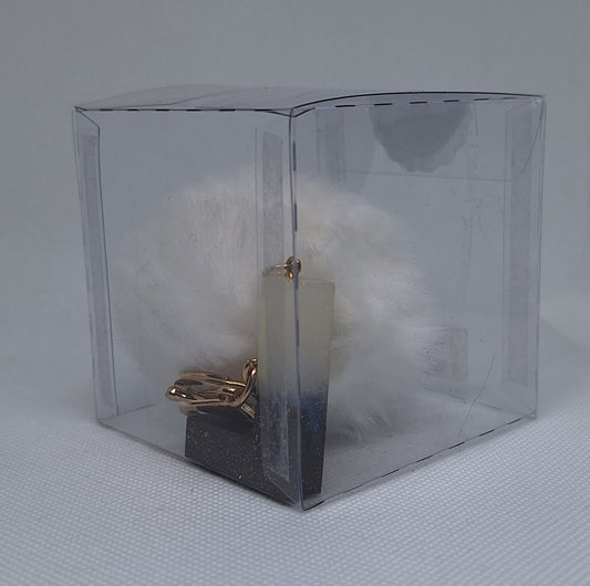 Custom Resin Letter Keychain With a White Pom Pom - L - Little Tokyo SA