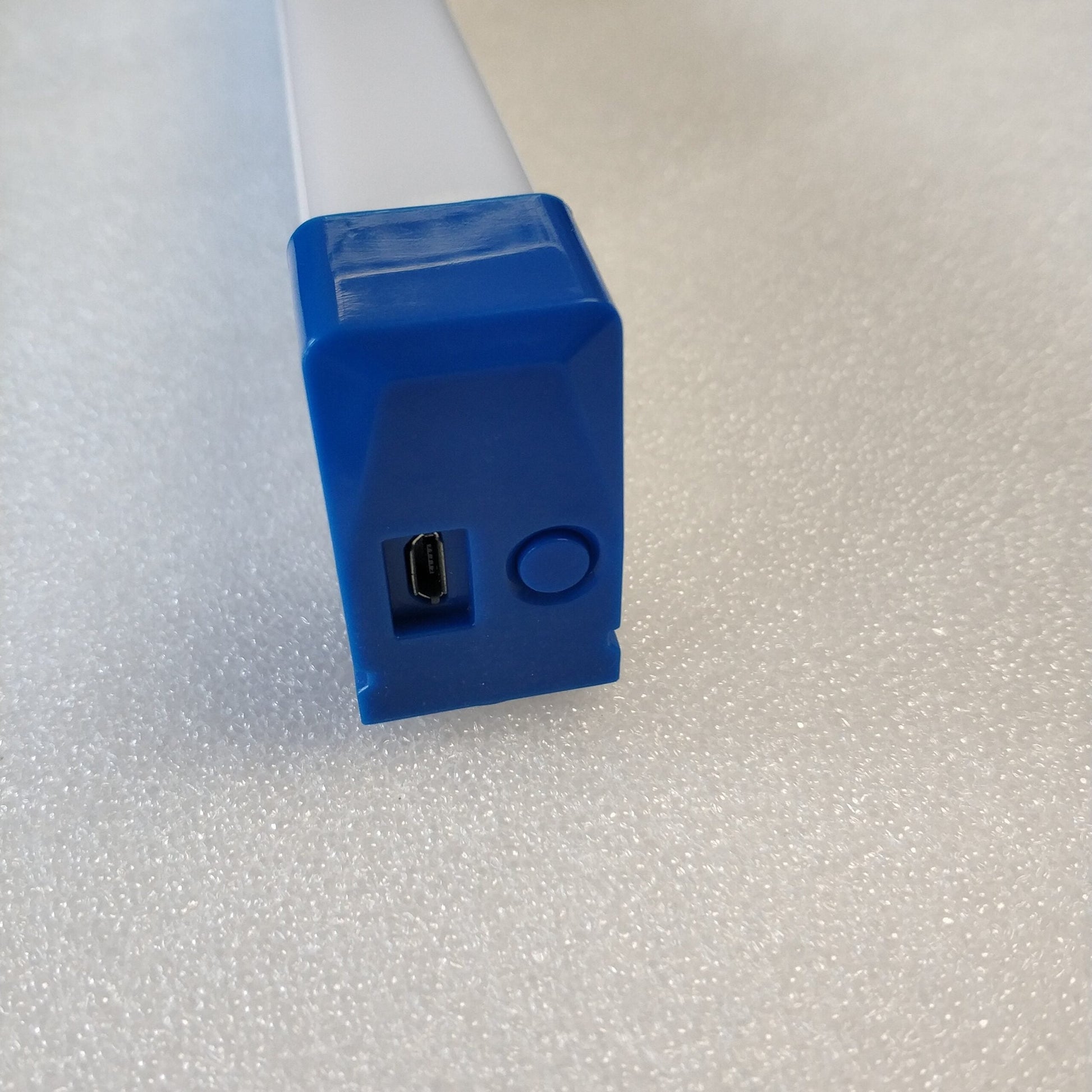 Redisson 18W T5 Rechargeable Portable LED Tube Light - Electromann SA