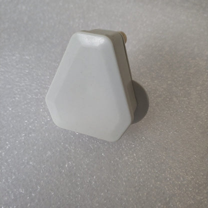 Redisson Mi-T10 Plug Top 16Amp 3Pin - Secure and Reliable Connection for Your Electrical Devices - Electromann SA