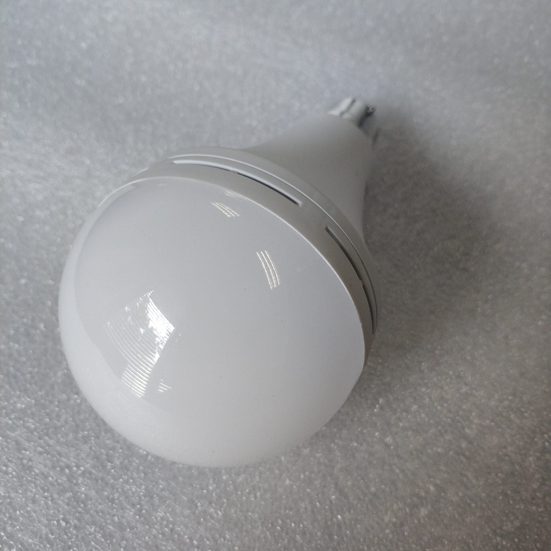 REDISSON 12 watt B22 Super Bright Smart Rechargeable Emergency LED bulb - Electromann SA