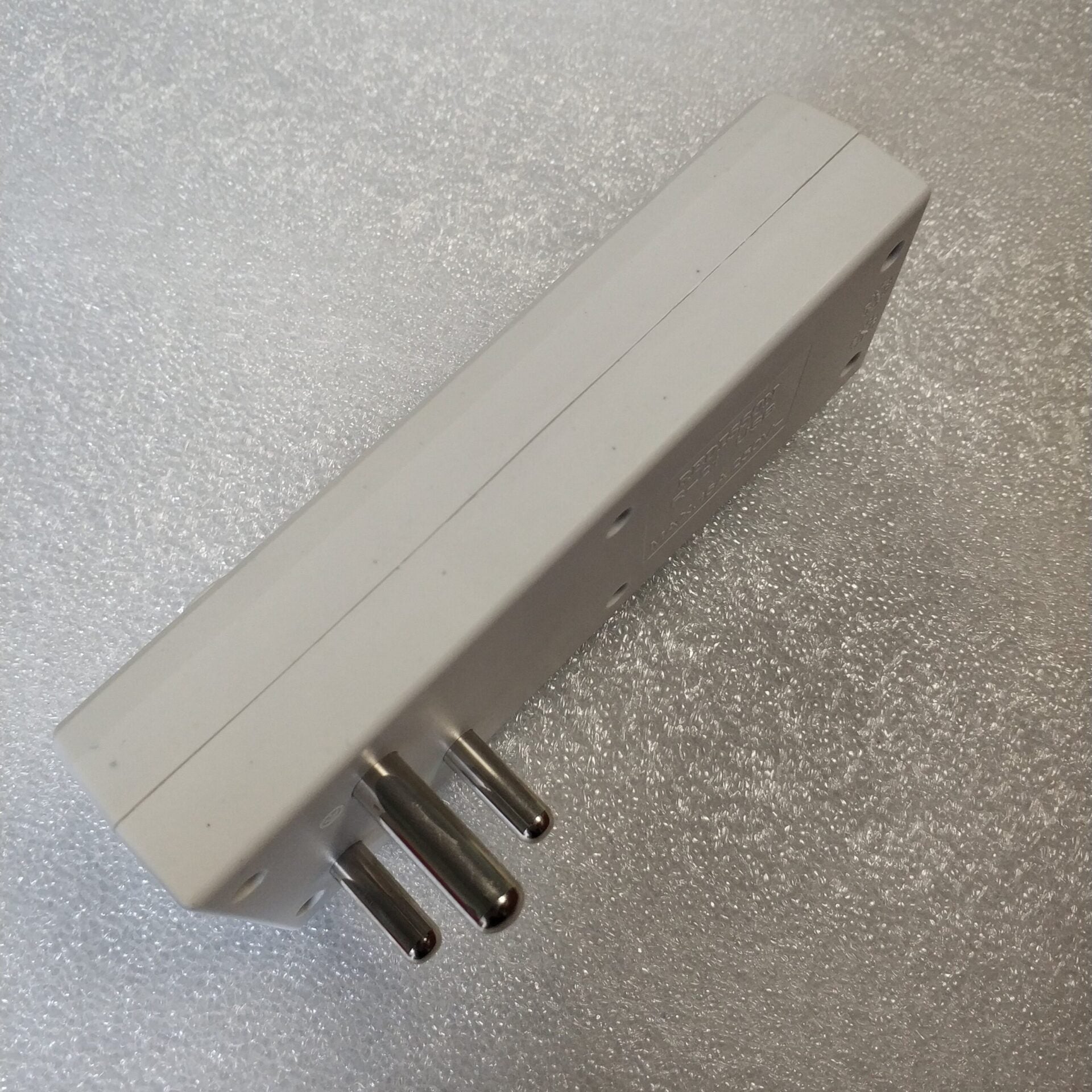 REDISSON R-21USB 220v 16Amp Multiplug with 2x USB 5V Ports - Electromann SA