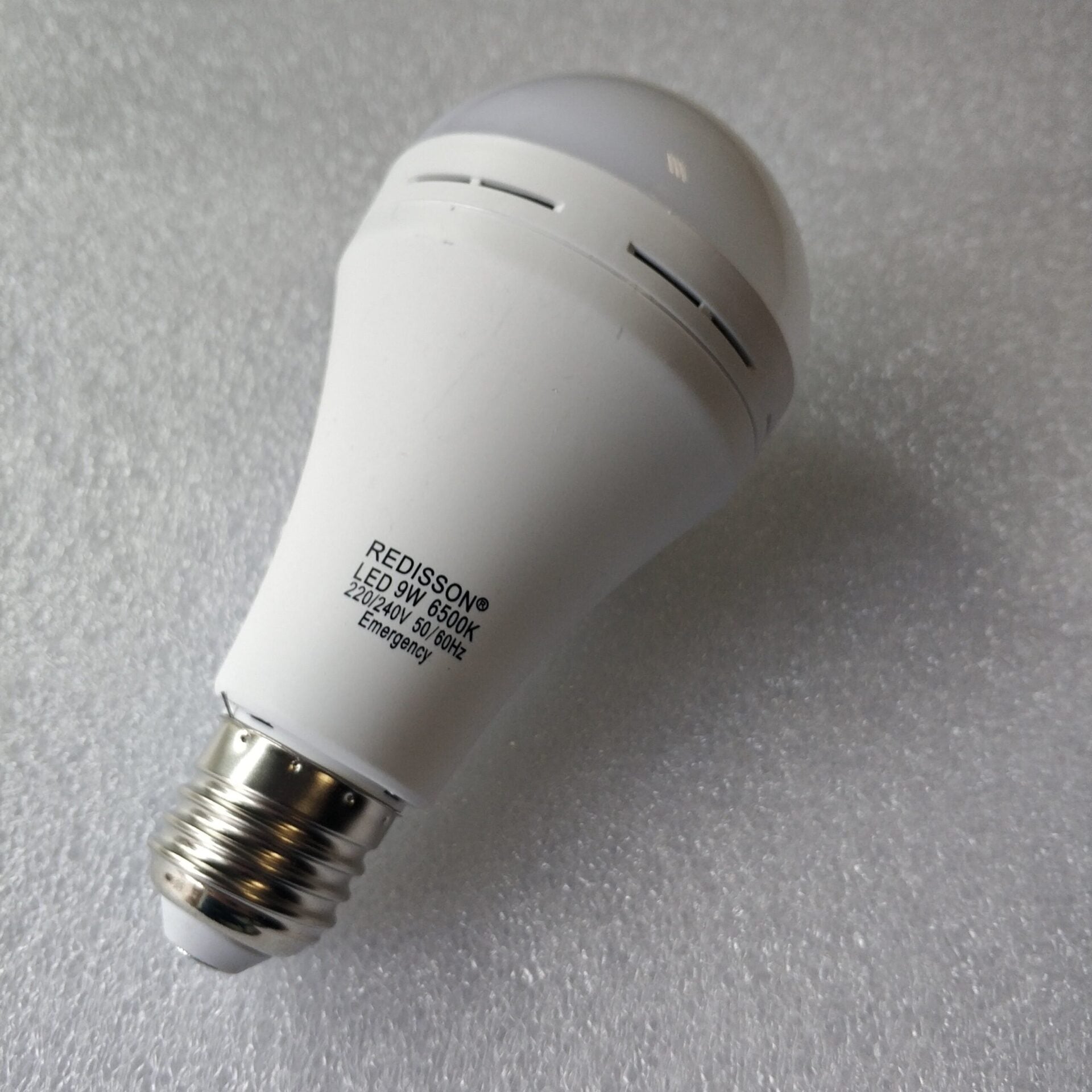 REDISSON 9 watt E27 Super Bright Smart Rechargeable Emergency LED bulb - Electromann SA