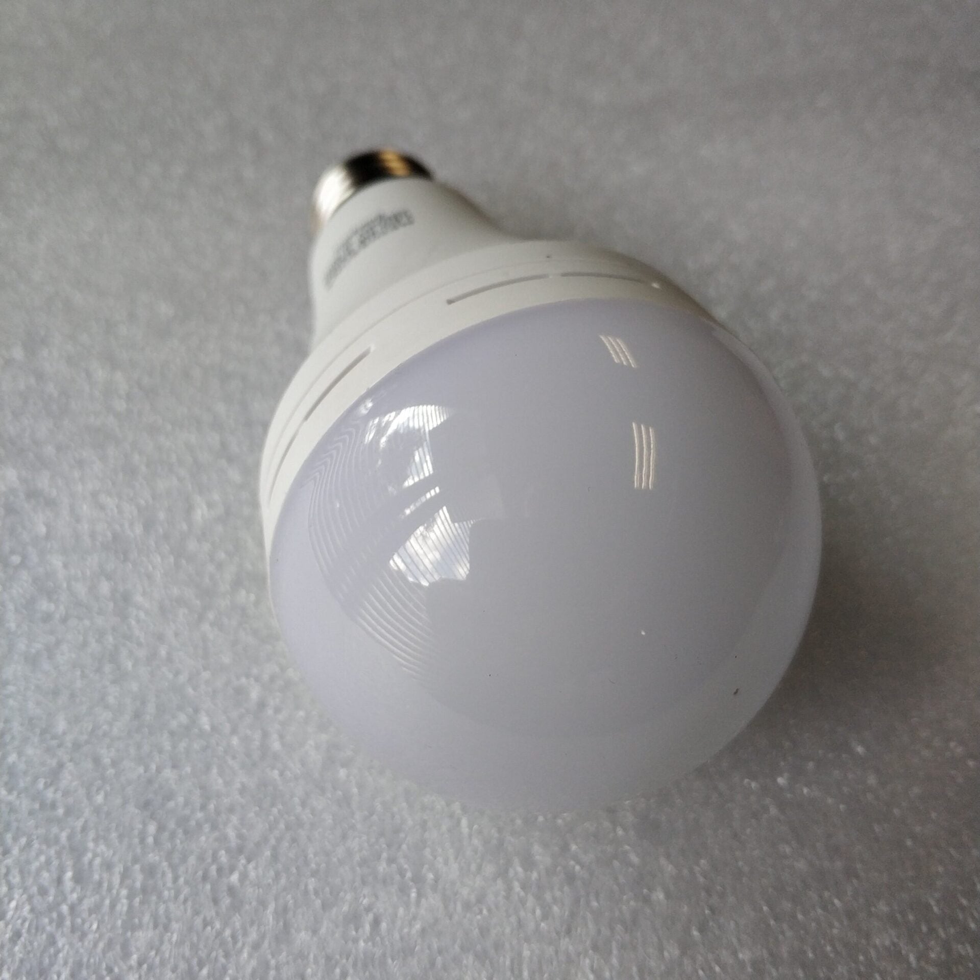 REDISSON 9 watt E27 Super Bright Smart Rechargeable Emergency LED bulb - Electromann SA
