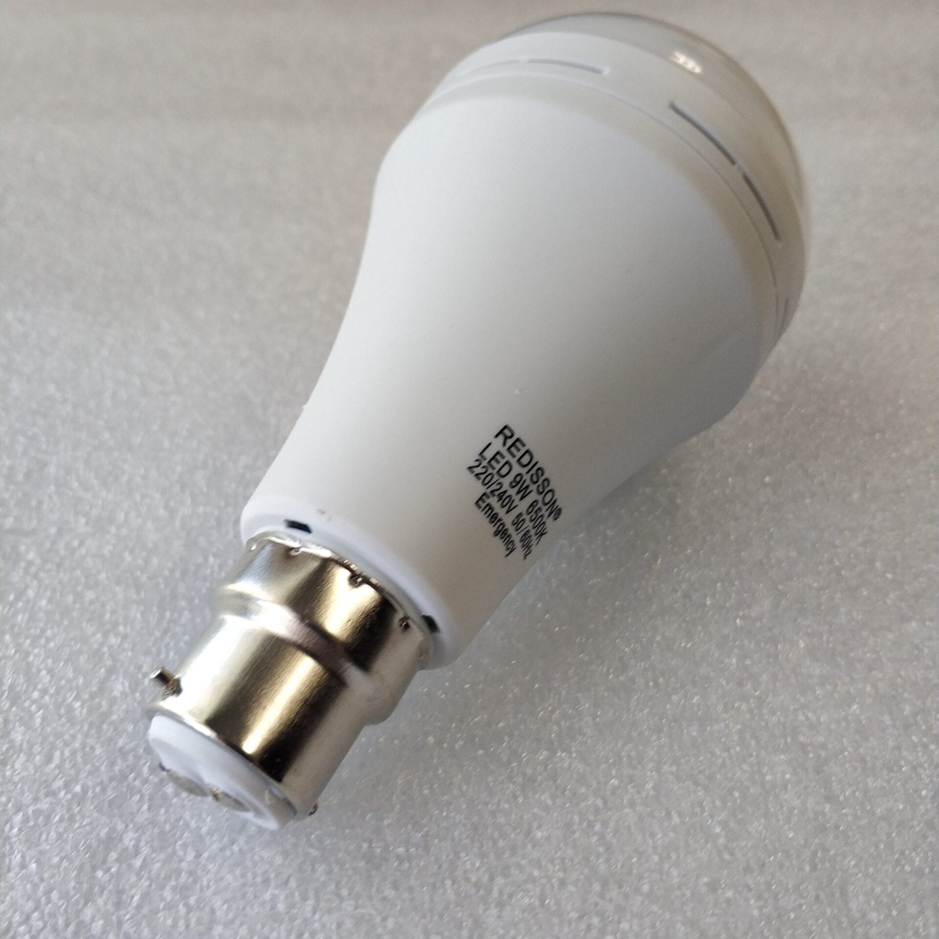 REDISSON 9 watt B22 Super Bright Smart Rechargeable Emergency LED bulb - Electromann SA
