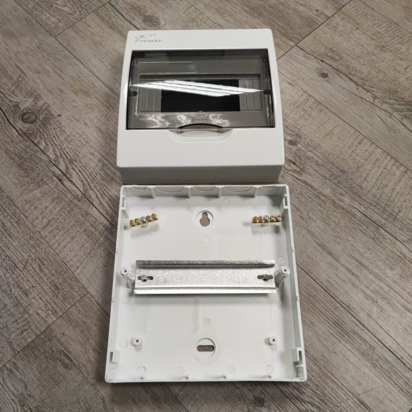 REDISSON 6-9 way Surface Mount DIN Rail Distribution Board - Versatile and Reliable Power Distribution Solution - Electromann SA