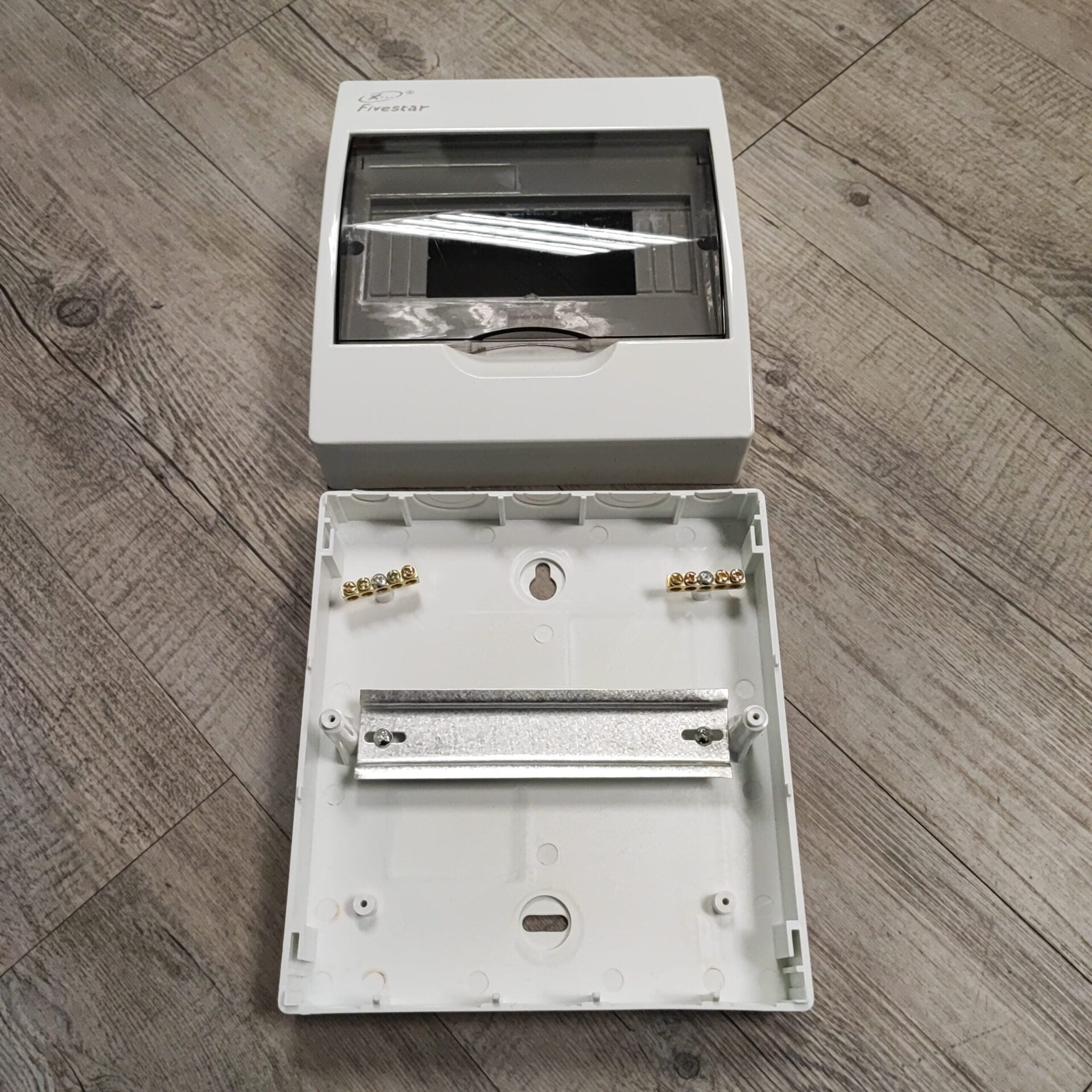 REDISSON 6-9 way Surface Mount DIN Rail Distribution Board - Versatile and Reliable Power Distribution Solution - Electromann SA