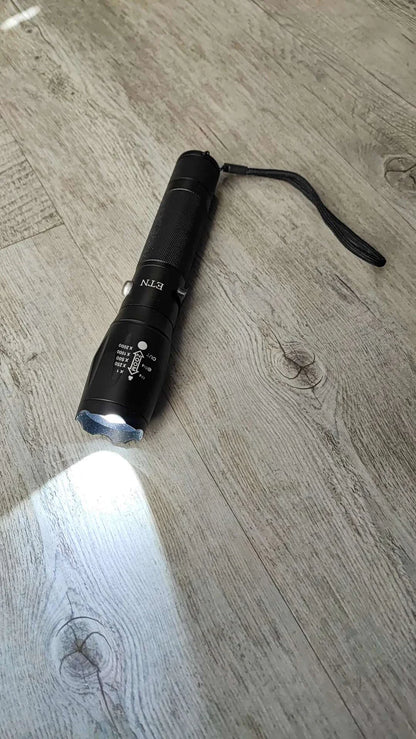 ETN 1800 Lumens Rechargeable Lithium Adjustable Zoom LED Flashlight