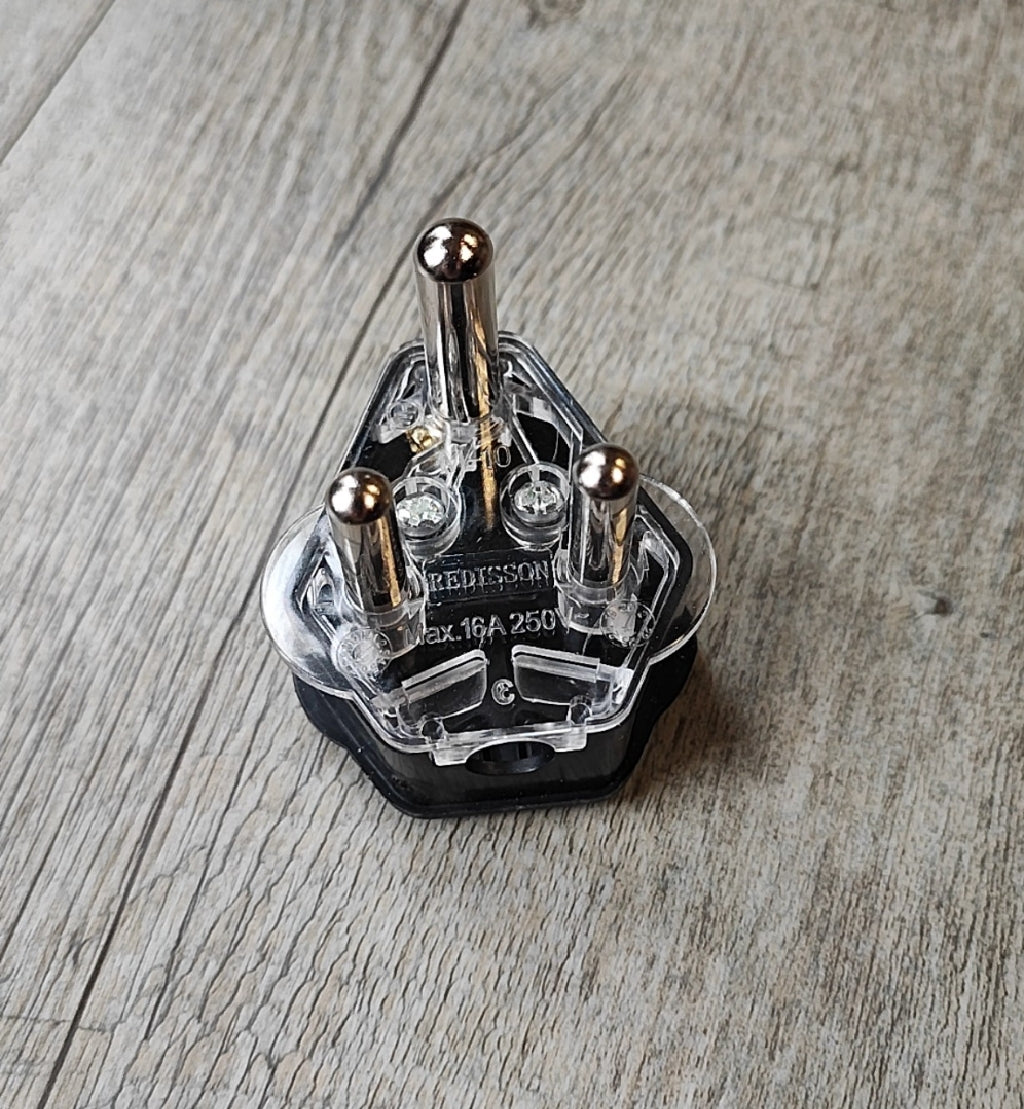 REDISSON M-10C 16A 220v 3Pin Plug Top - Electromann SA