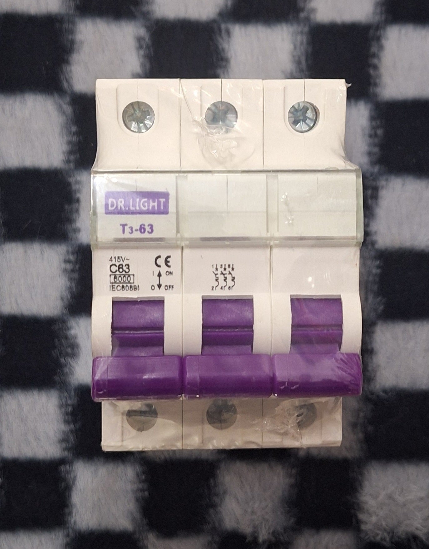 3 Pole 32Amp Circuit Breaker - Little Tokyo SA