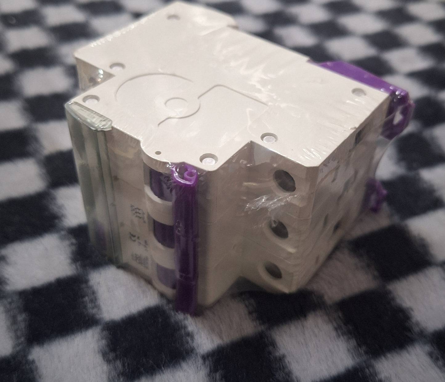 3 Pole 32Amp Circuit Breaker - Little Tokyo SA