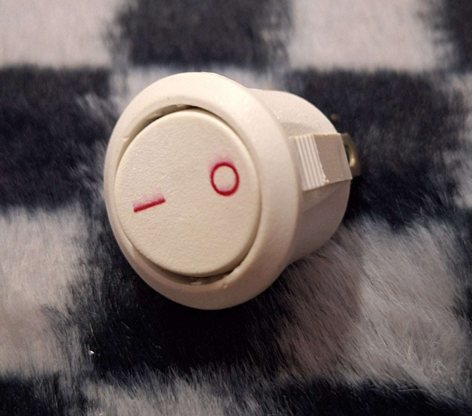 3A/6A AC/DC Rocker Switch | Little Tokyo SA