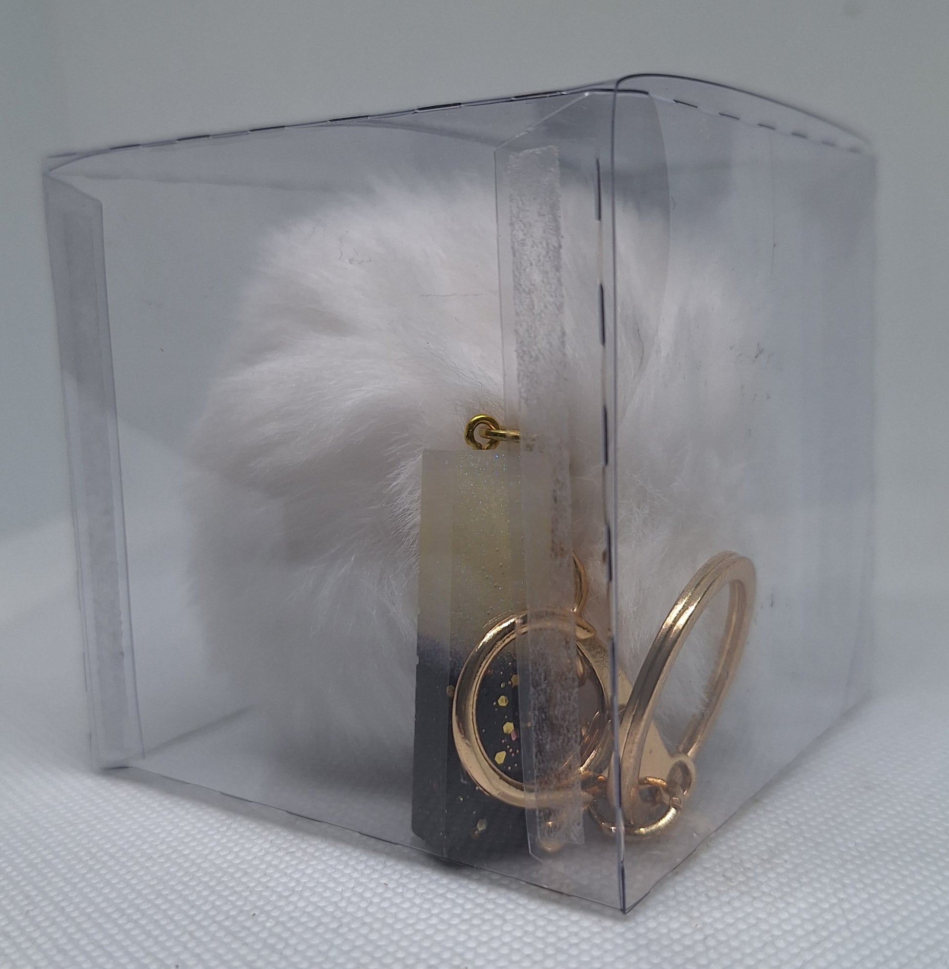 Custom Resin Letter Keychain With a White Pom Pom - I - Little Tokyo SA