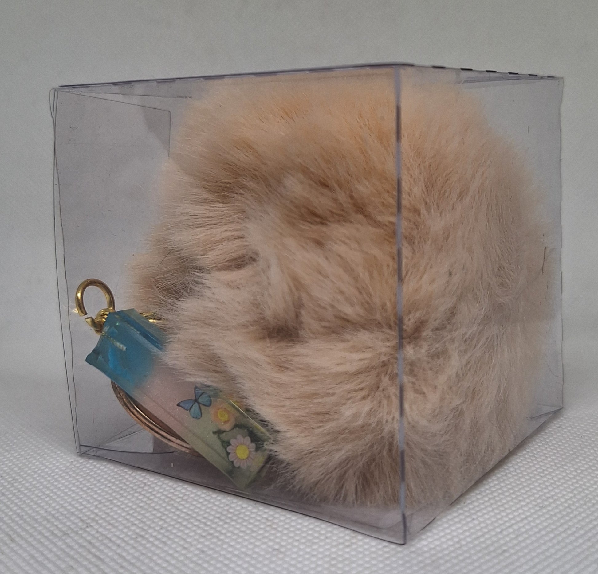 Custom Resin Letter Keychain With a Beige Pom Pom - I - Little Tokyo SA