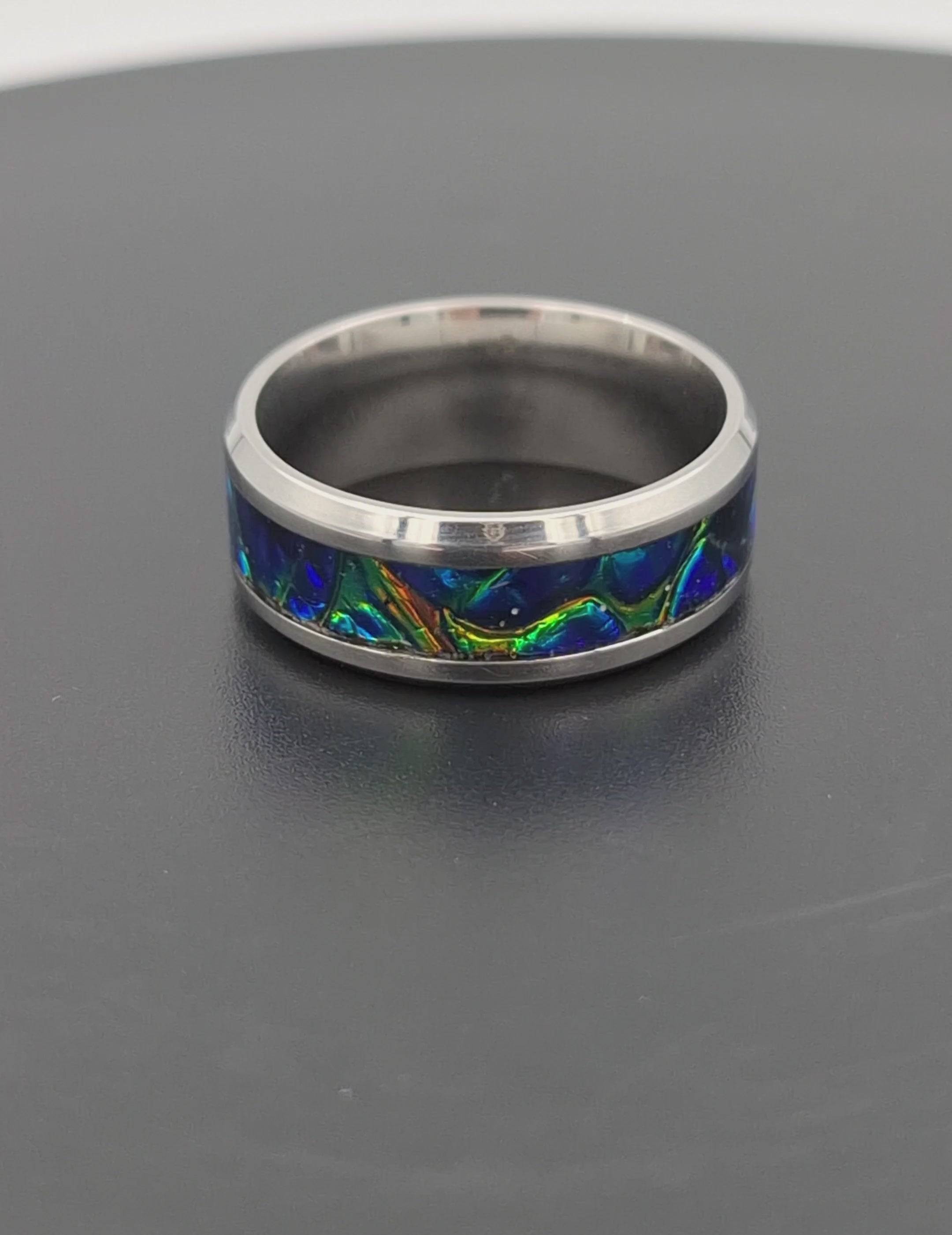 Stainless Steel 8mm Ring With Dichrolam Laminate - Size 7 – Little Tokyo SA